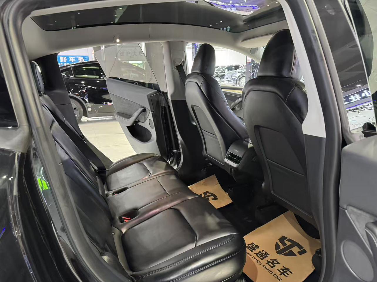 Tesla Model Y 2022 thumb 11