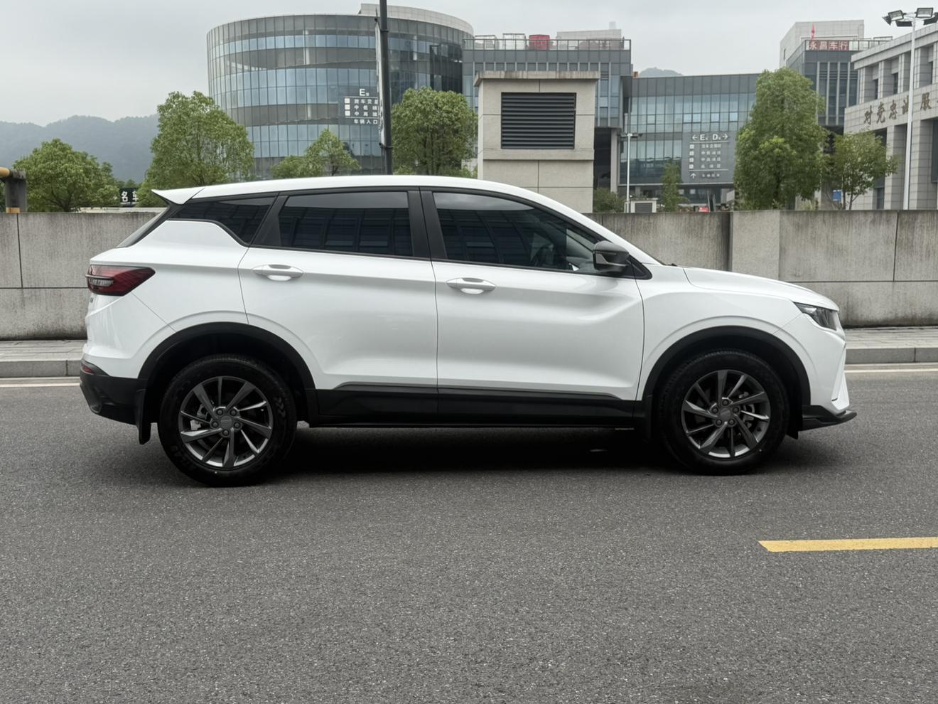 Geely Binyue 2025 thumb 5