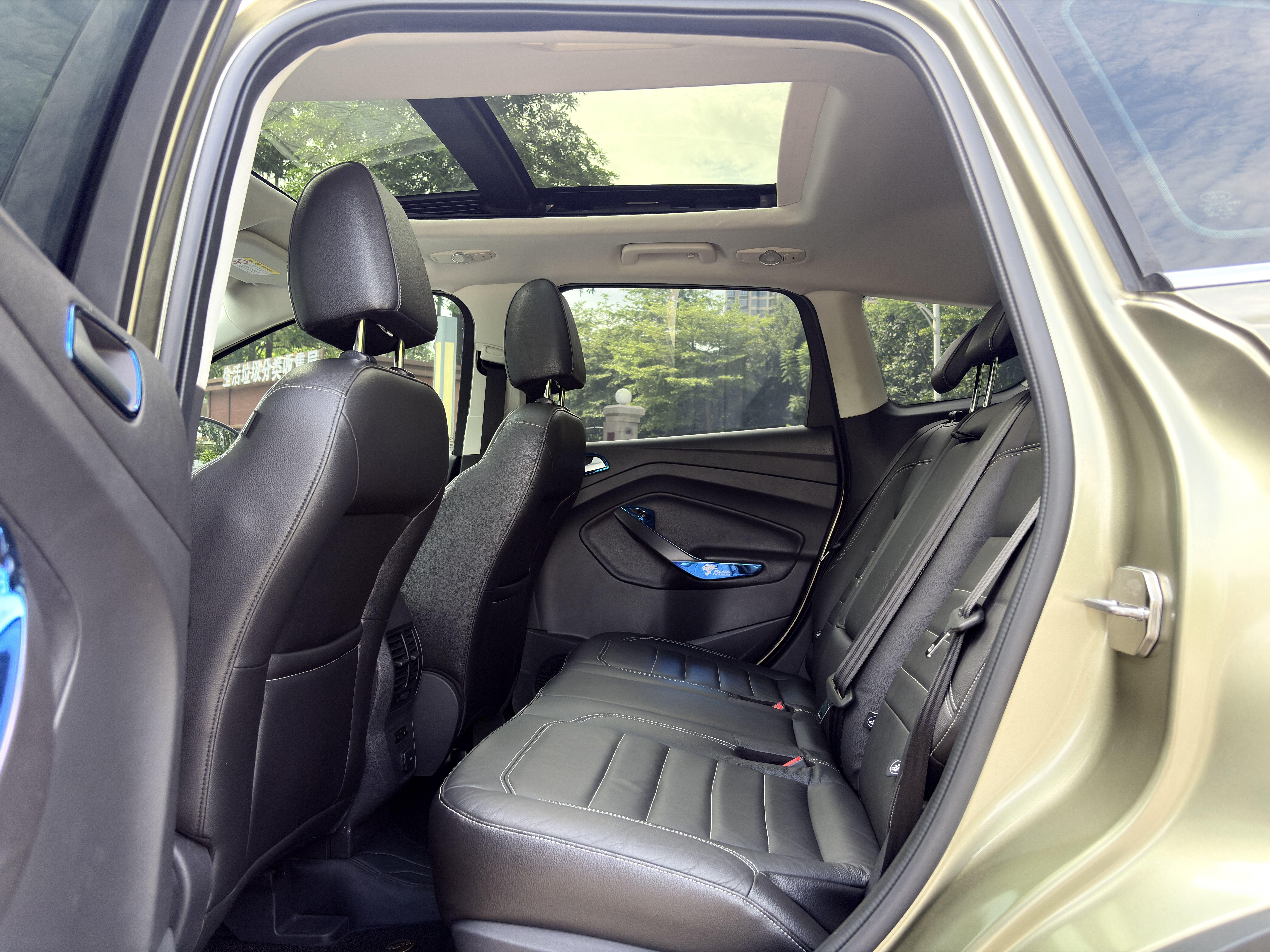 Ford Kuga 2017 thumb 7