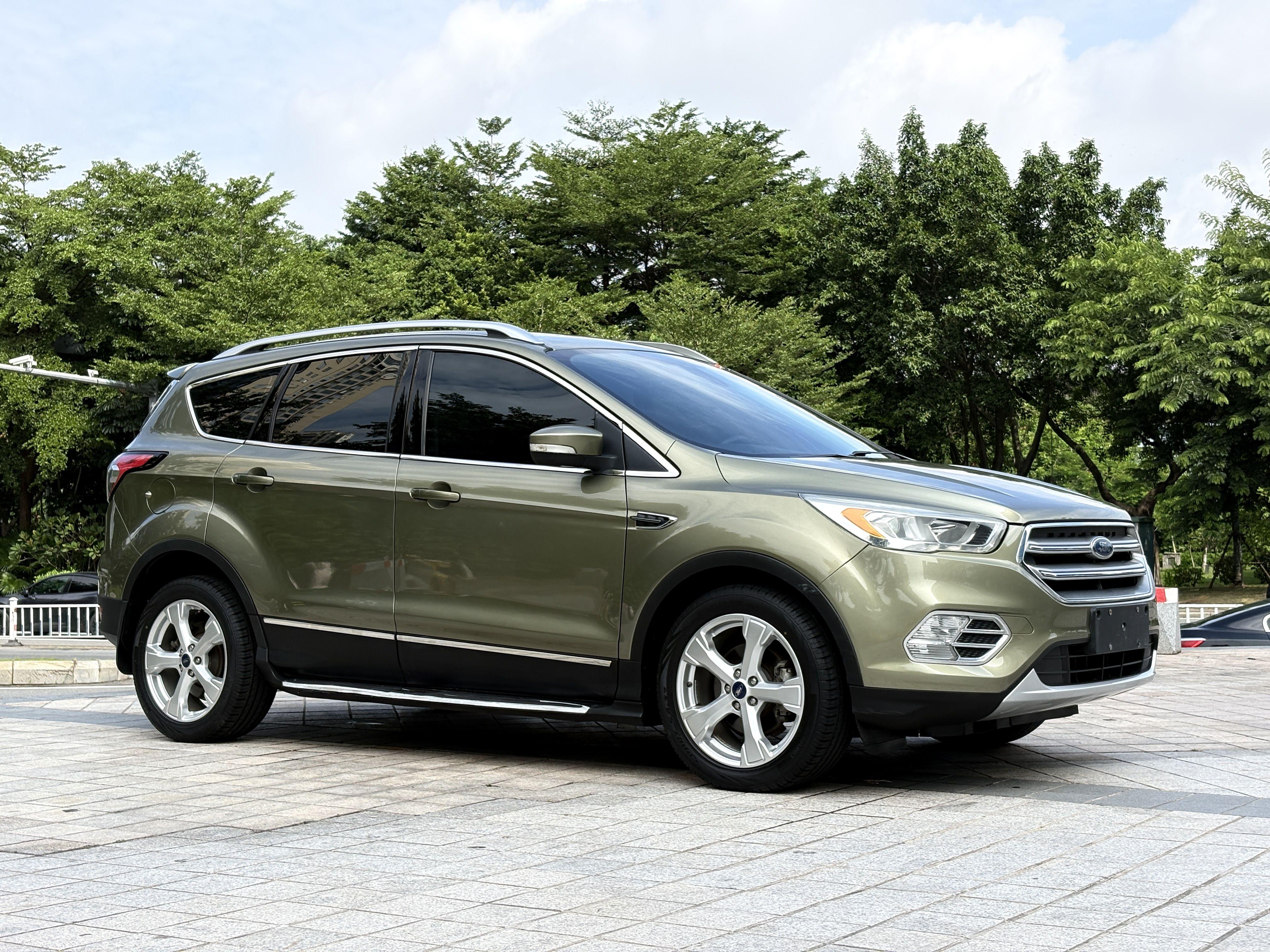 Ford Kuga 2017 thumb 10