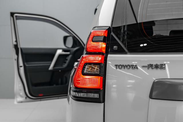 Toyota Land Cruiser Prado 2018 thumb 7