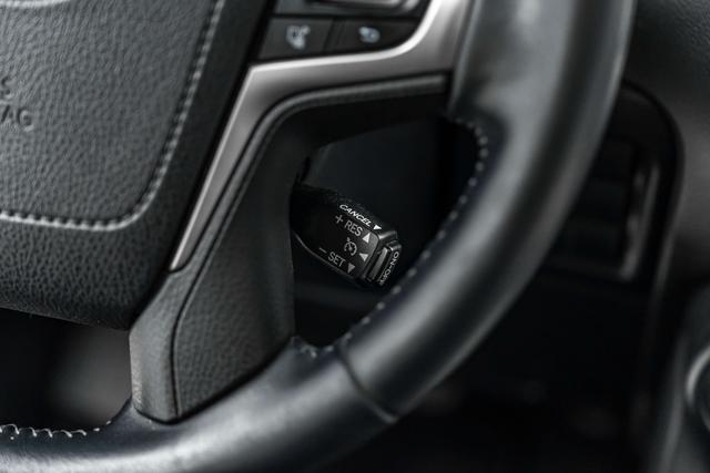 Toyota Land Cruiser Prado 2018 thumb 12