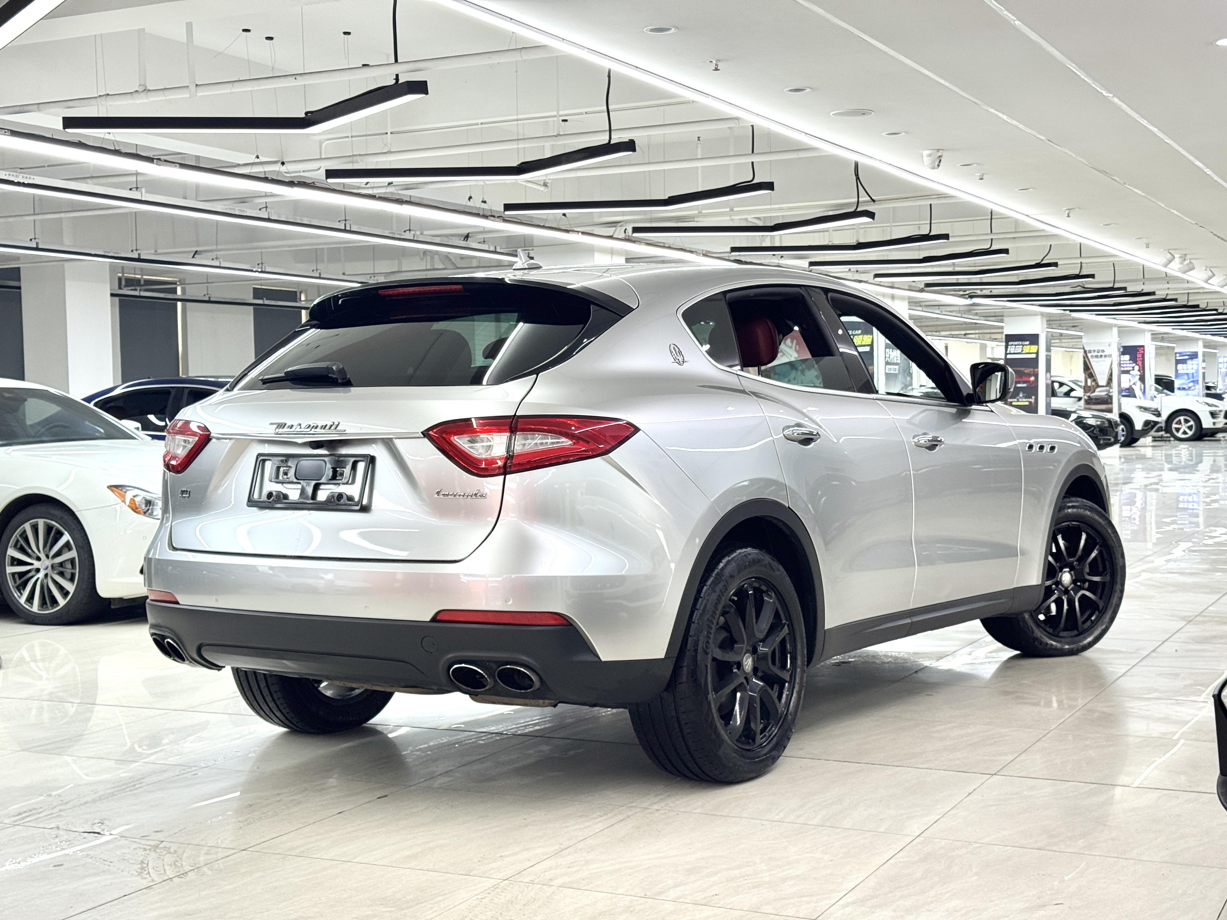 Maserati Levante 2018 thumb 2