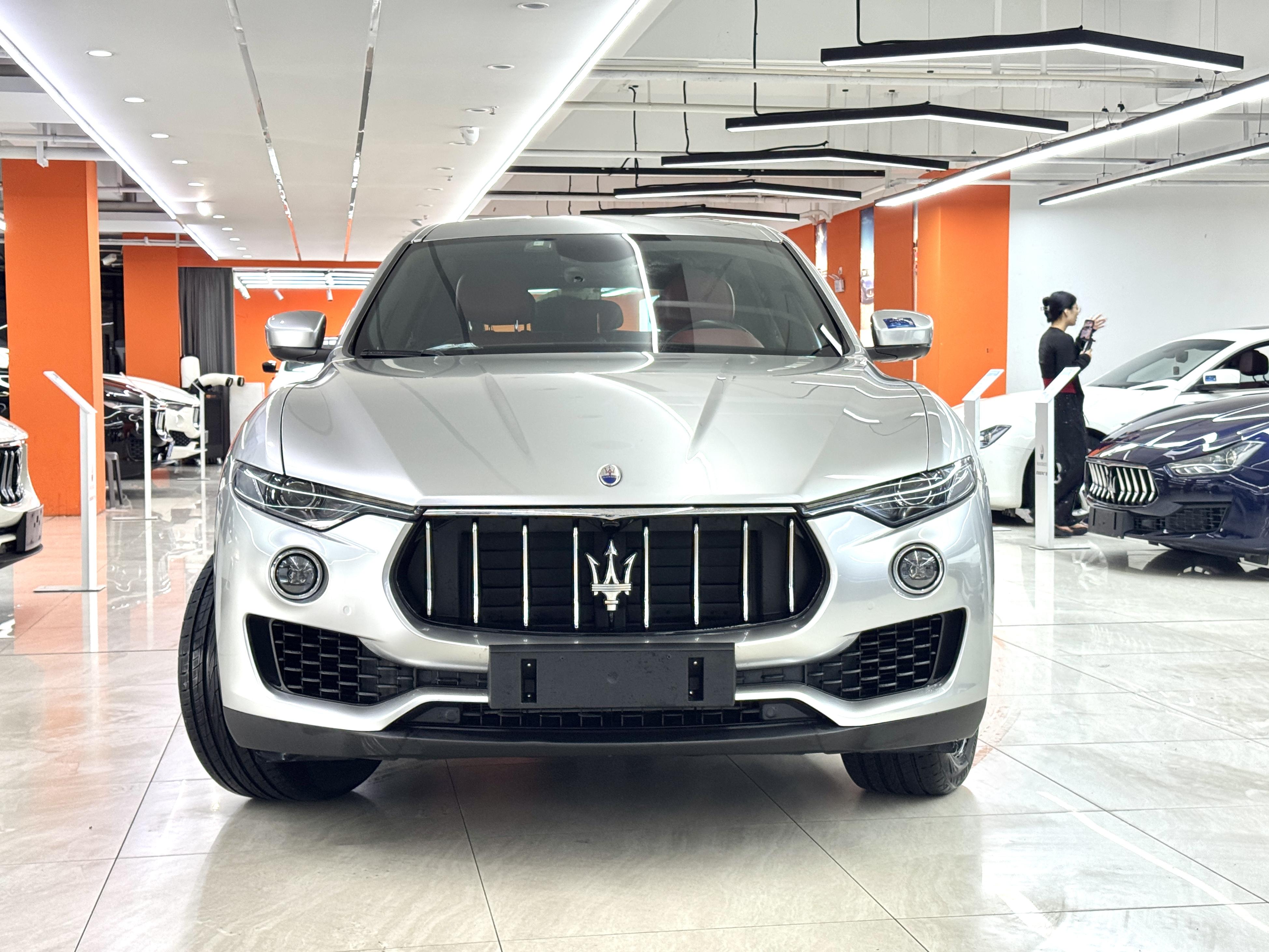 Maserati Levante 2018 thumb 9