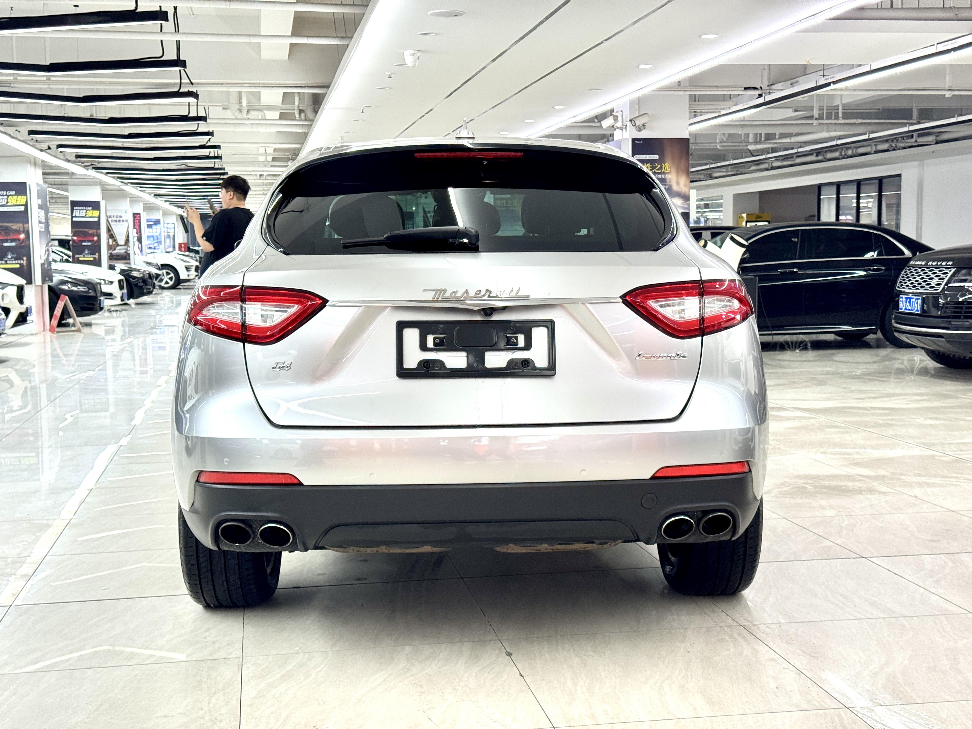 Maserati Levante 2018 thumb 10
