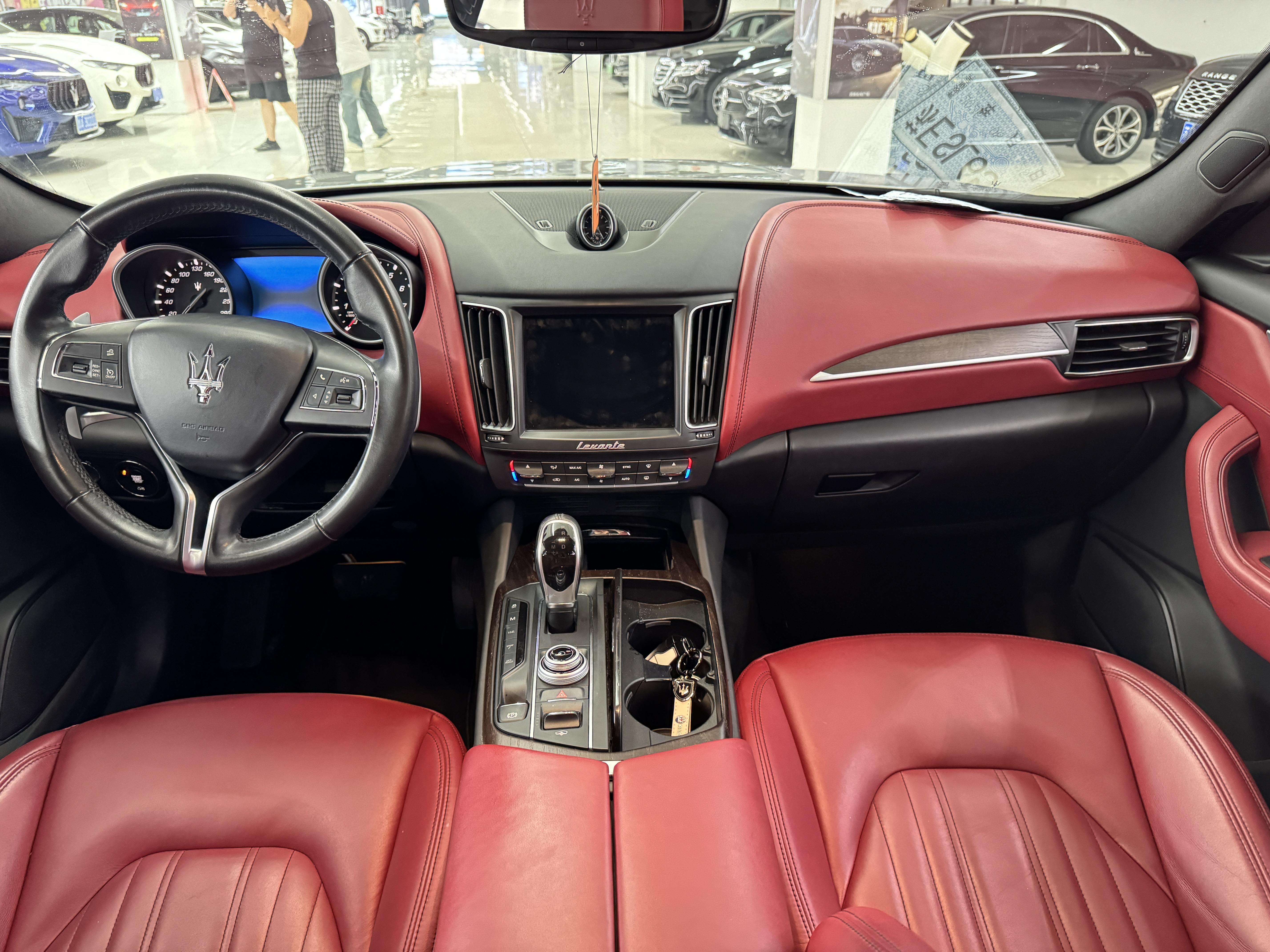 Maserati Levante 2018 thumb 12