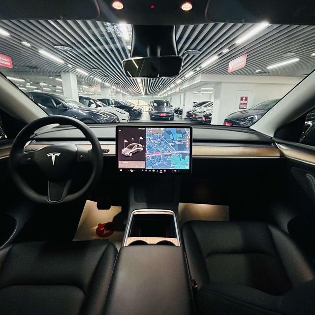 Tesla Model Y 2021 thumb 6