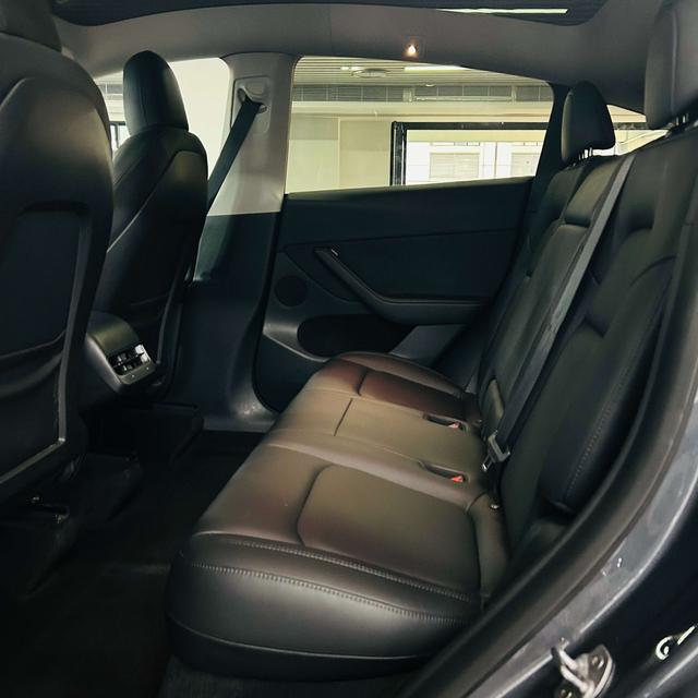 Tesla Model Y 2021 thumb 8