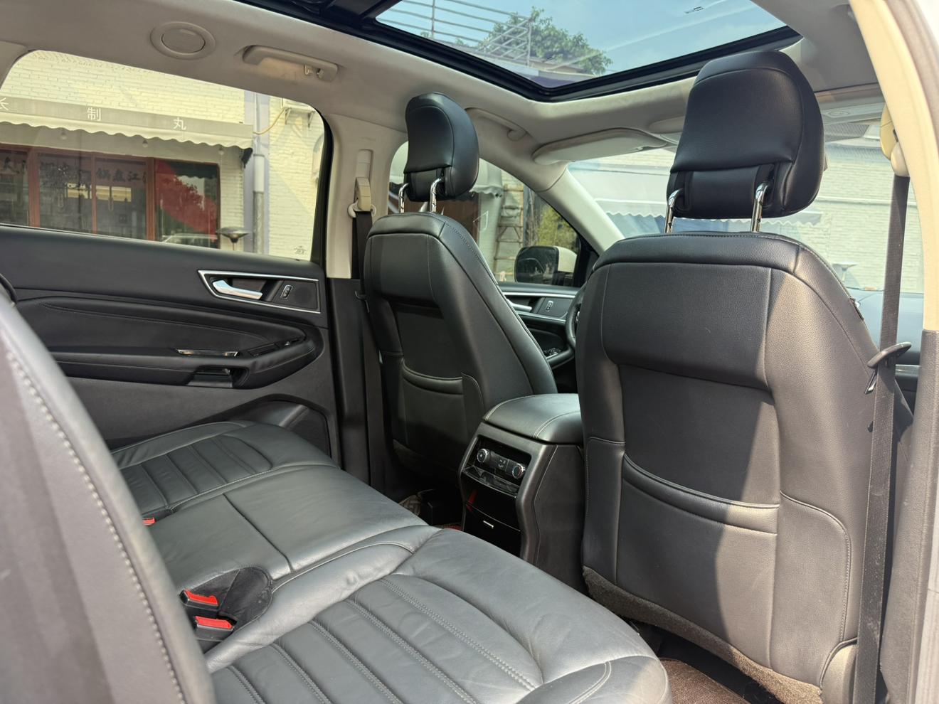 Ford Edge 2016 thumb 10