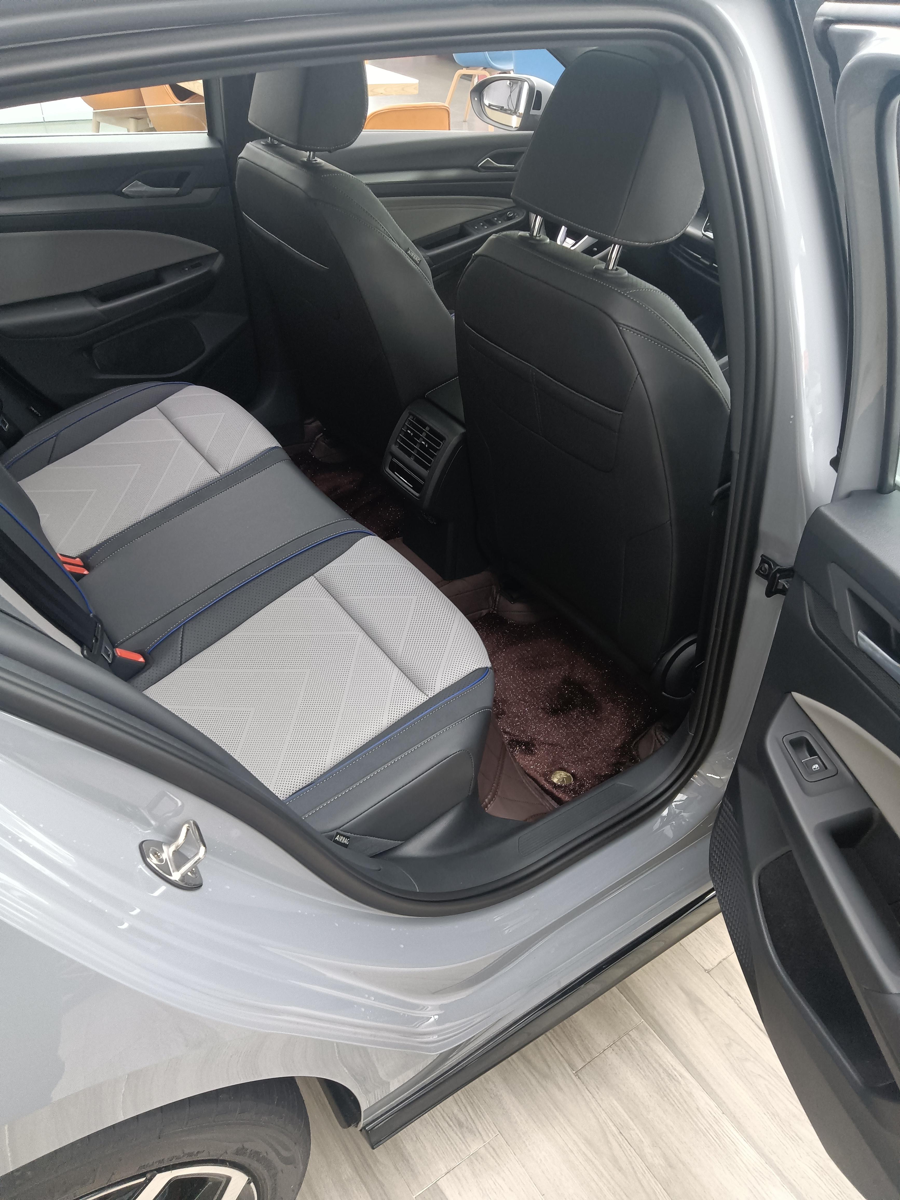Volkswagen Golf Sportsvan 2025 thumb 4
