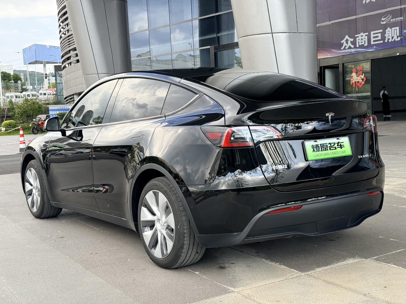 Tesla Model Y 2022 thumb 3
