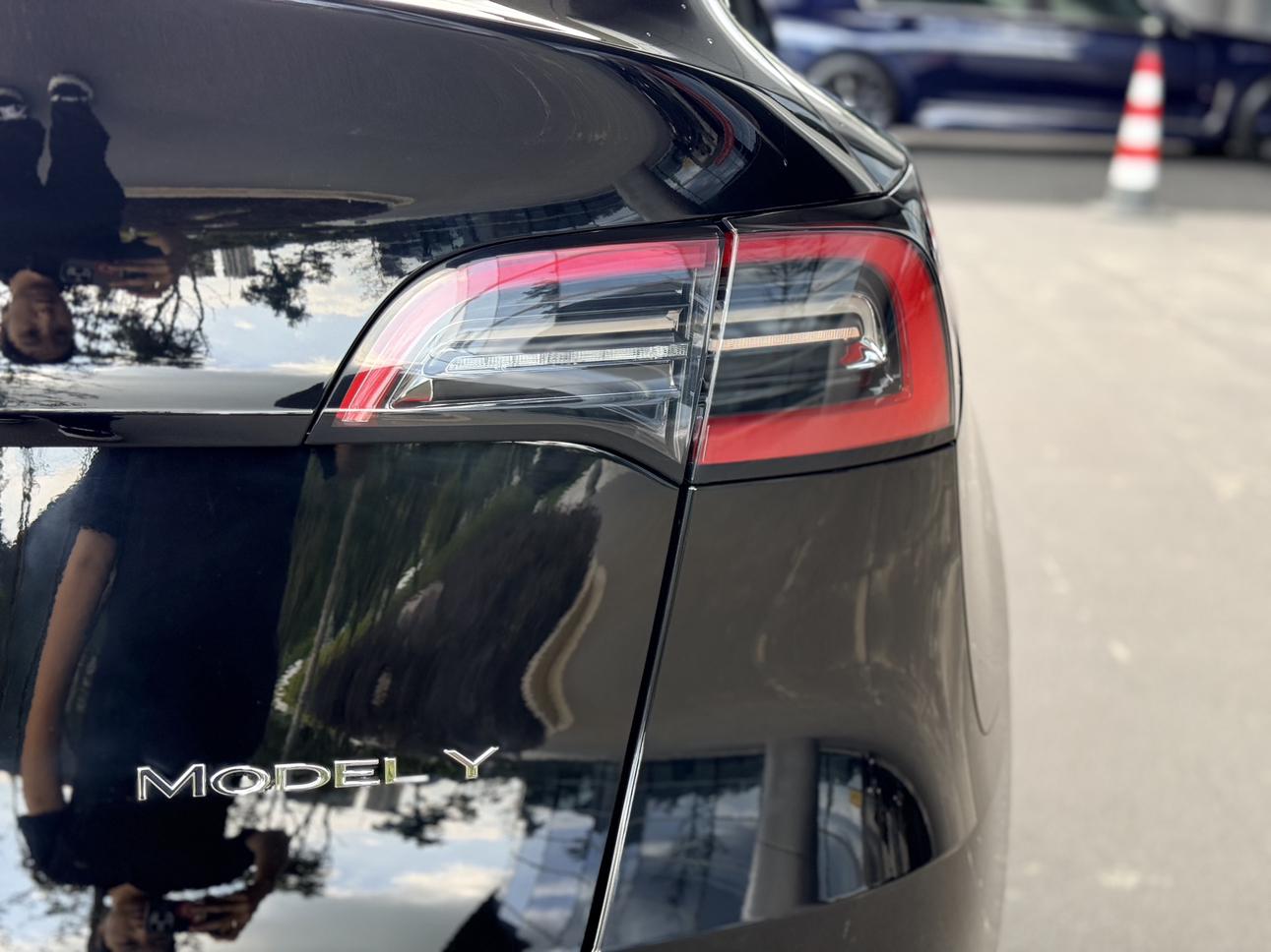Tesla Model Y 2022 thumb 7
