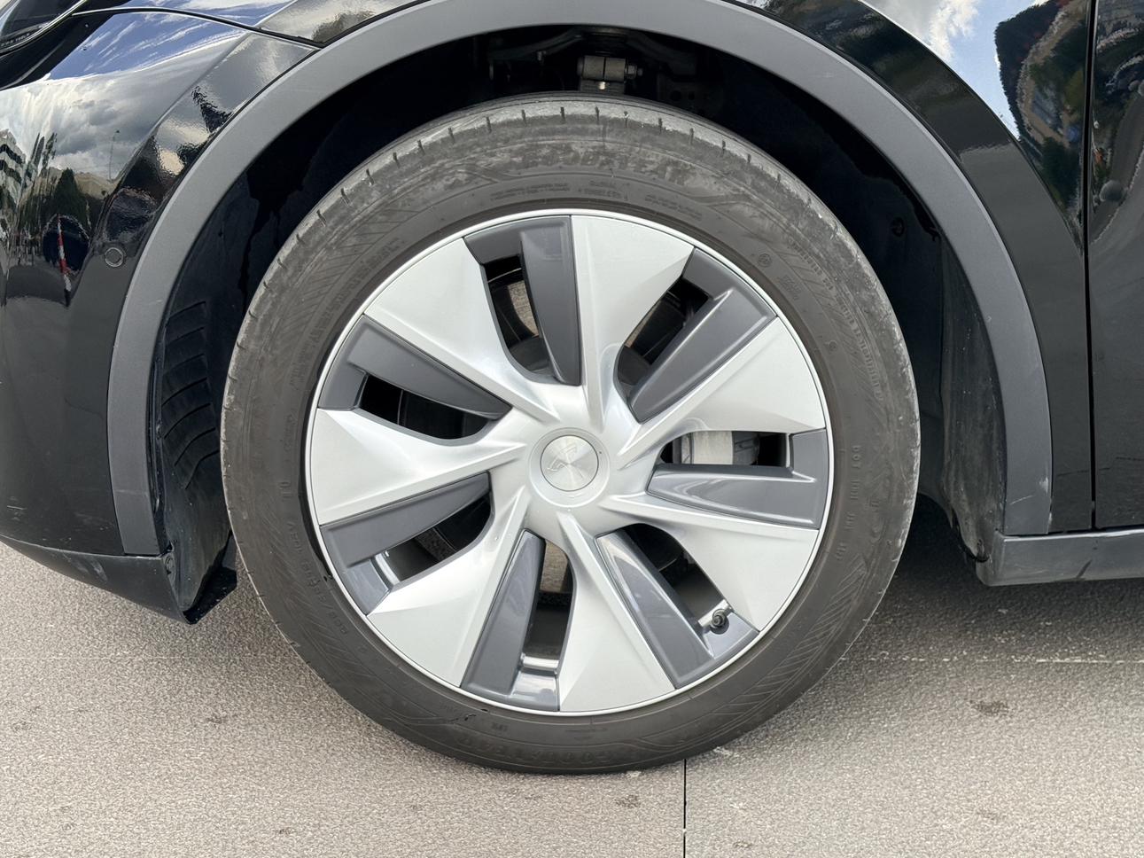 Tesla Model Y 2022 thumb 8