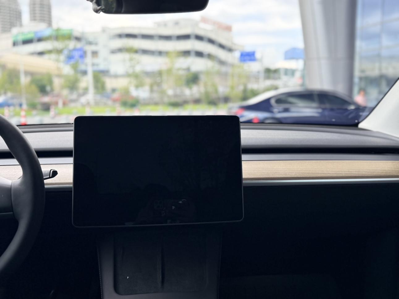 Tesla Model Y 2022 thumb 9