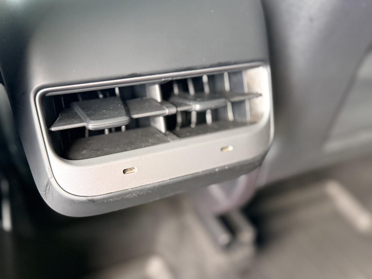 Tesla Model Y 2022 thumb 11