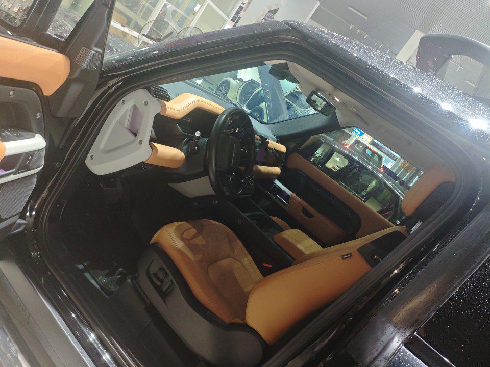 Land Rover Defender 2023 thumb 2