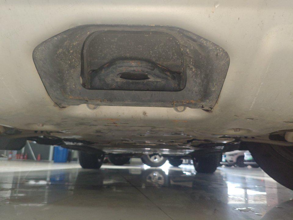 Land Rover Defender 2023 thumb 7