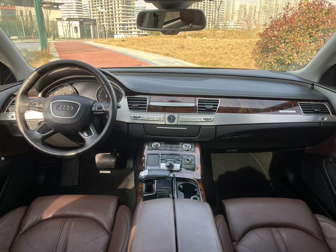 Audi A8 2012 thumb 5