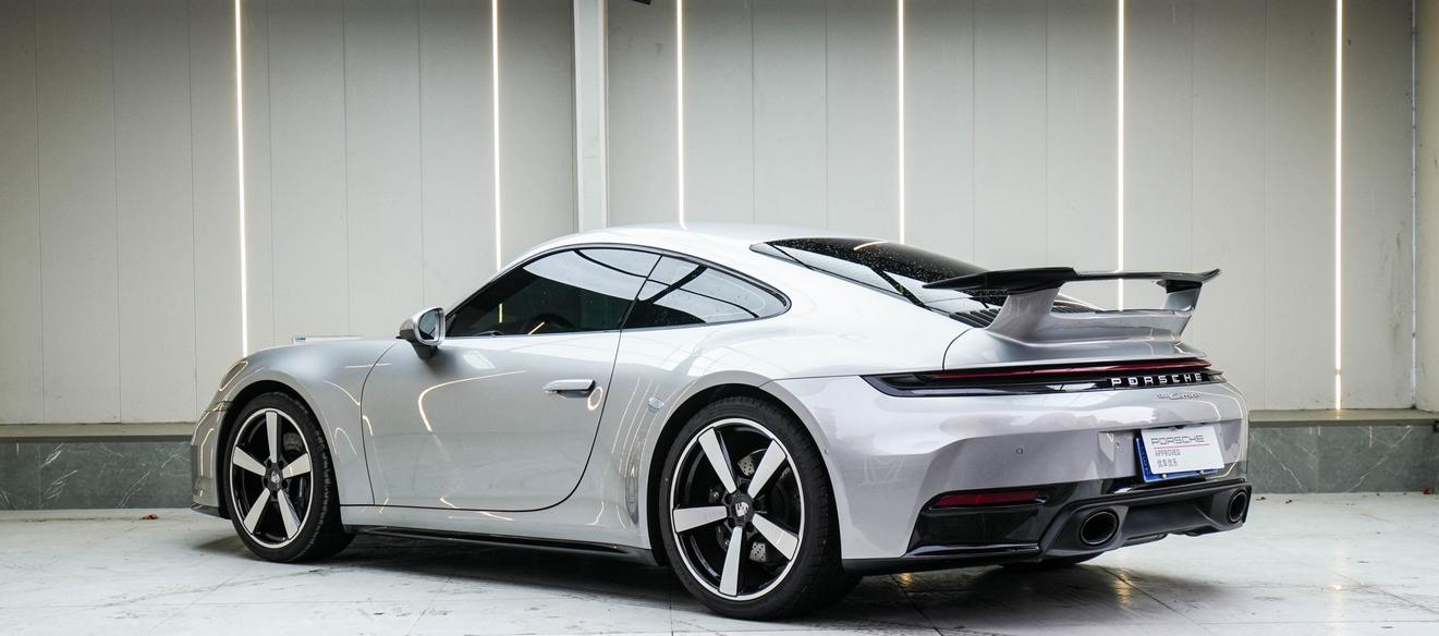 Porsche 911 2025 thumb 2