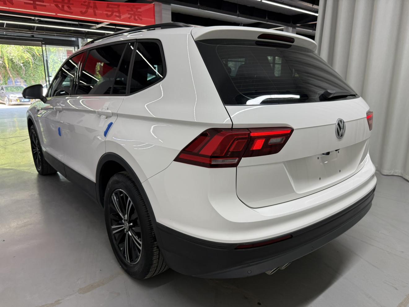 Volkswagen Tiguan 2020 thumb 2