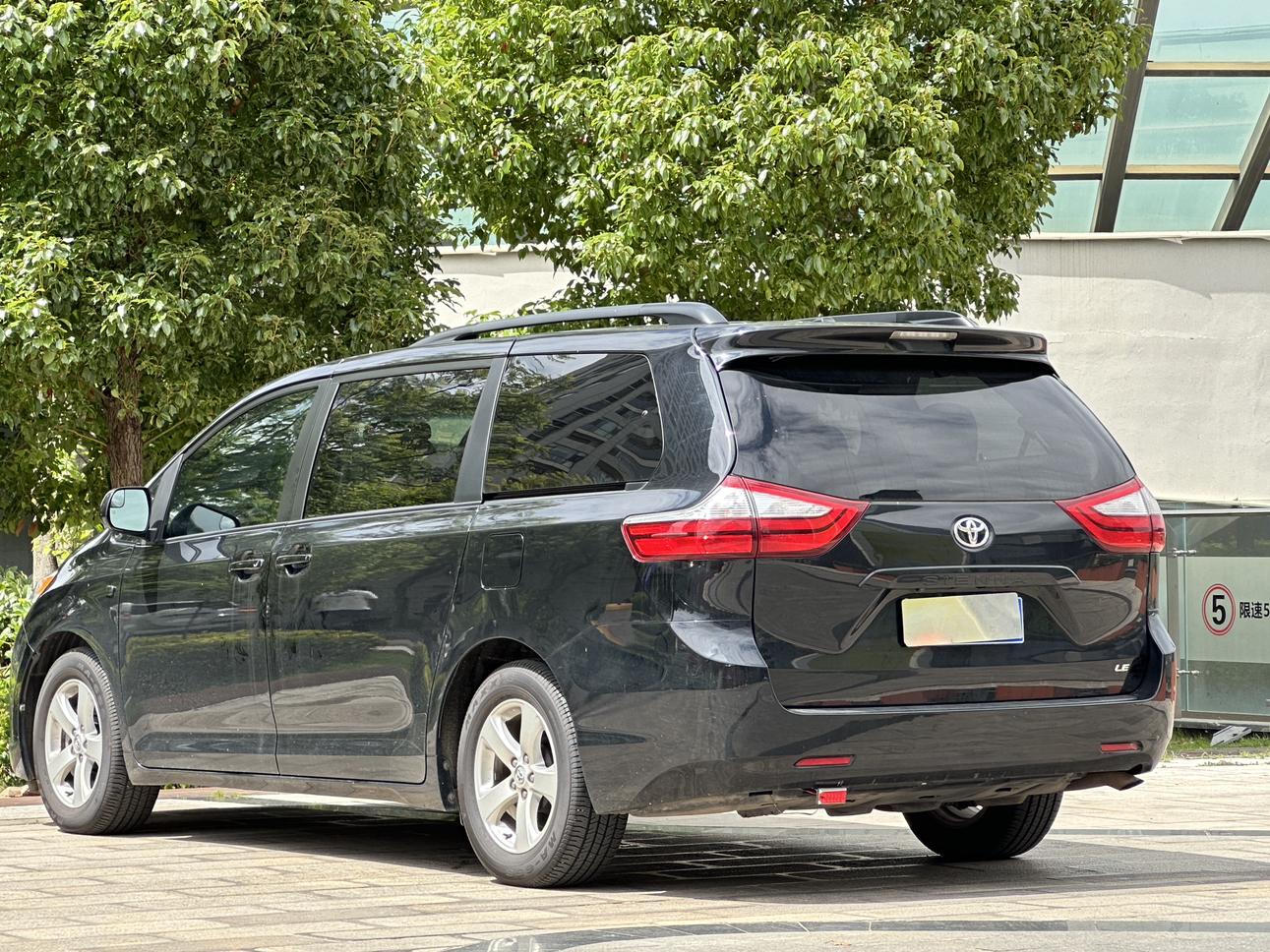 Toyota Sienna 2015 thumb 3