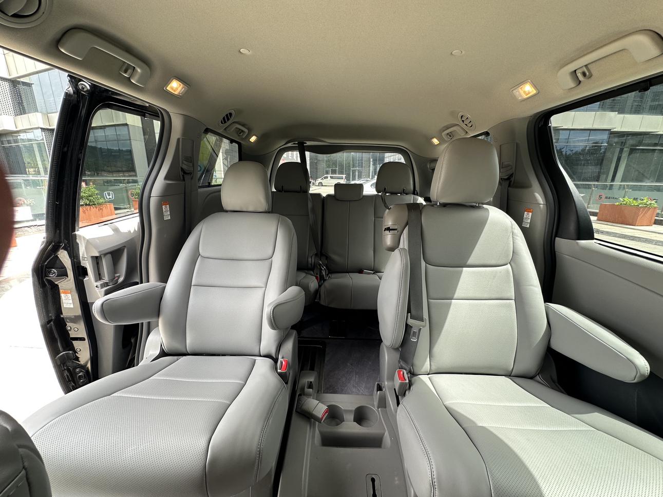 Toyota Sienna 2015 thumb 12