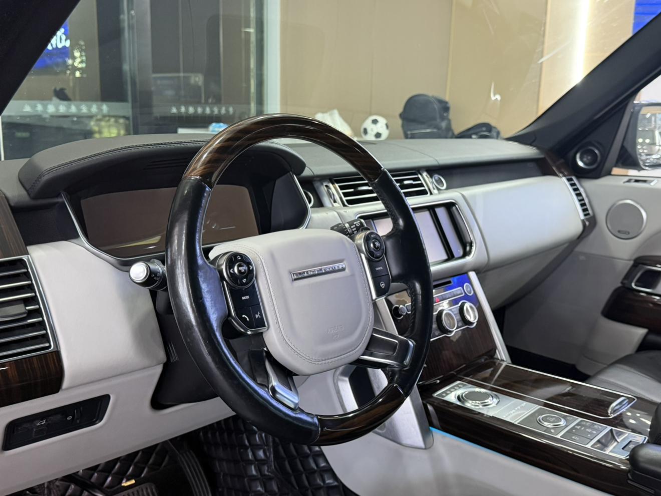 Land Rover Range Rover 2015 thumb 8