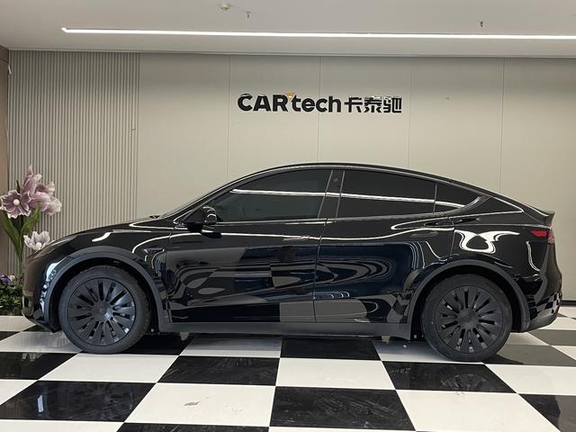 Tesla Model Y 2023 thumb 2