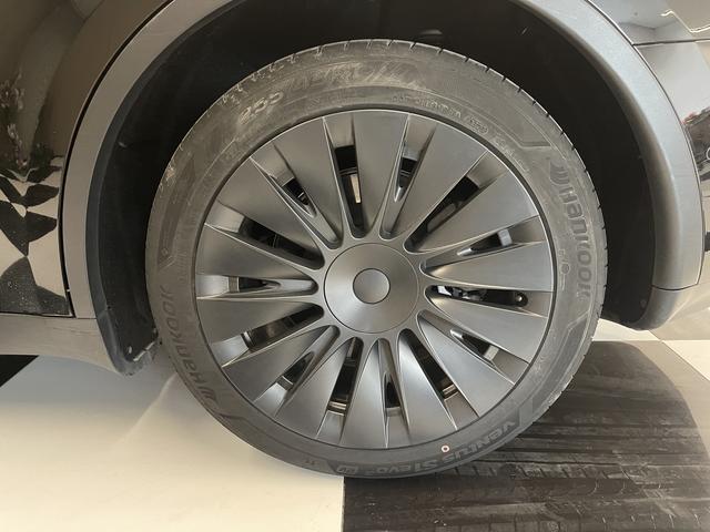 Tesla Model Y 2023 thumb 7