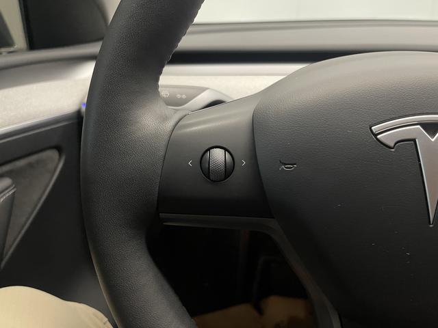 Tesla Model Y 2023 thumb 12
