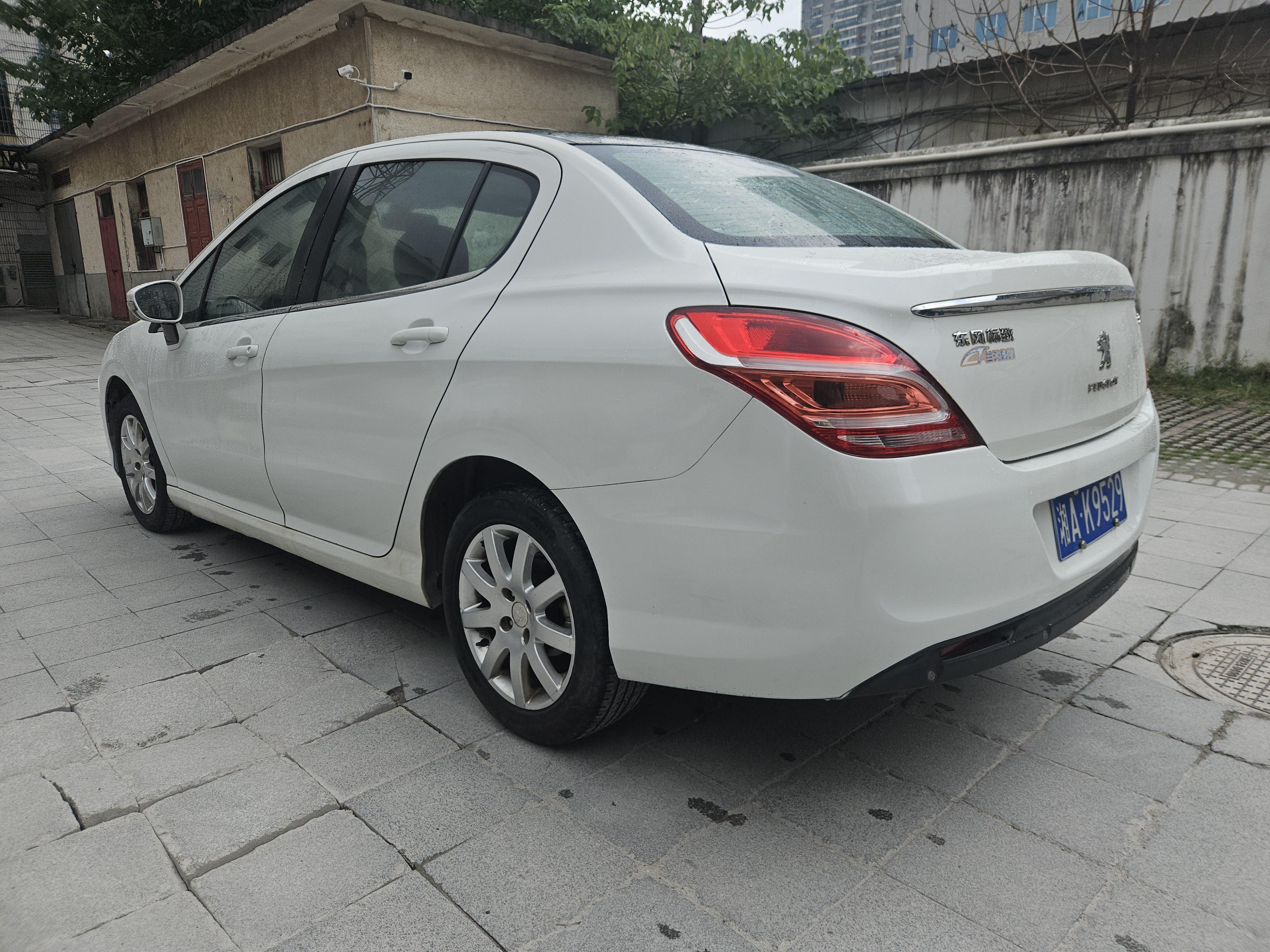 Peugeot 308 2014 thumb 3