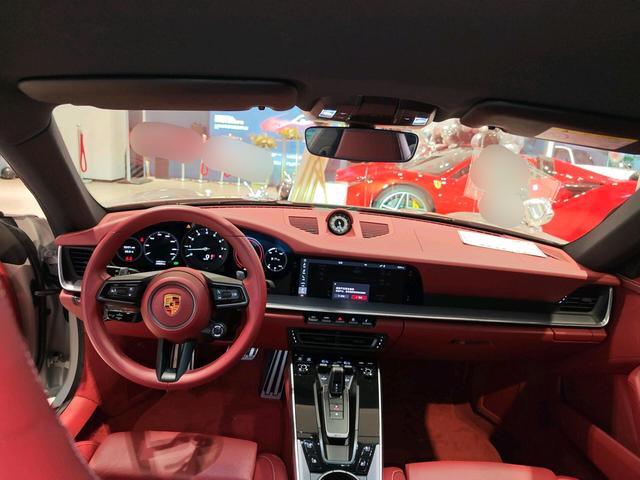 Porsche 911 2020 thumb 3
