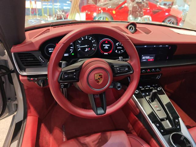 Porsche 911 2020 thumb 6
