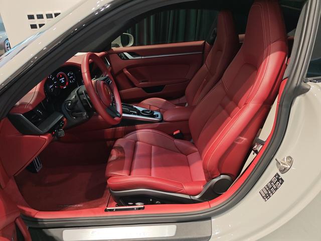 Porsche 911 2020 thumb 8