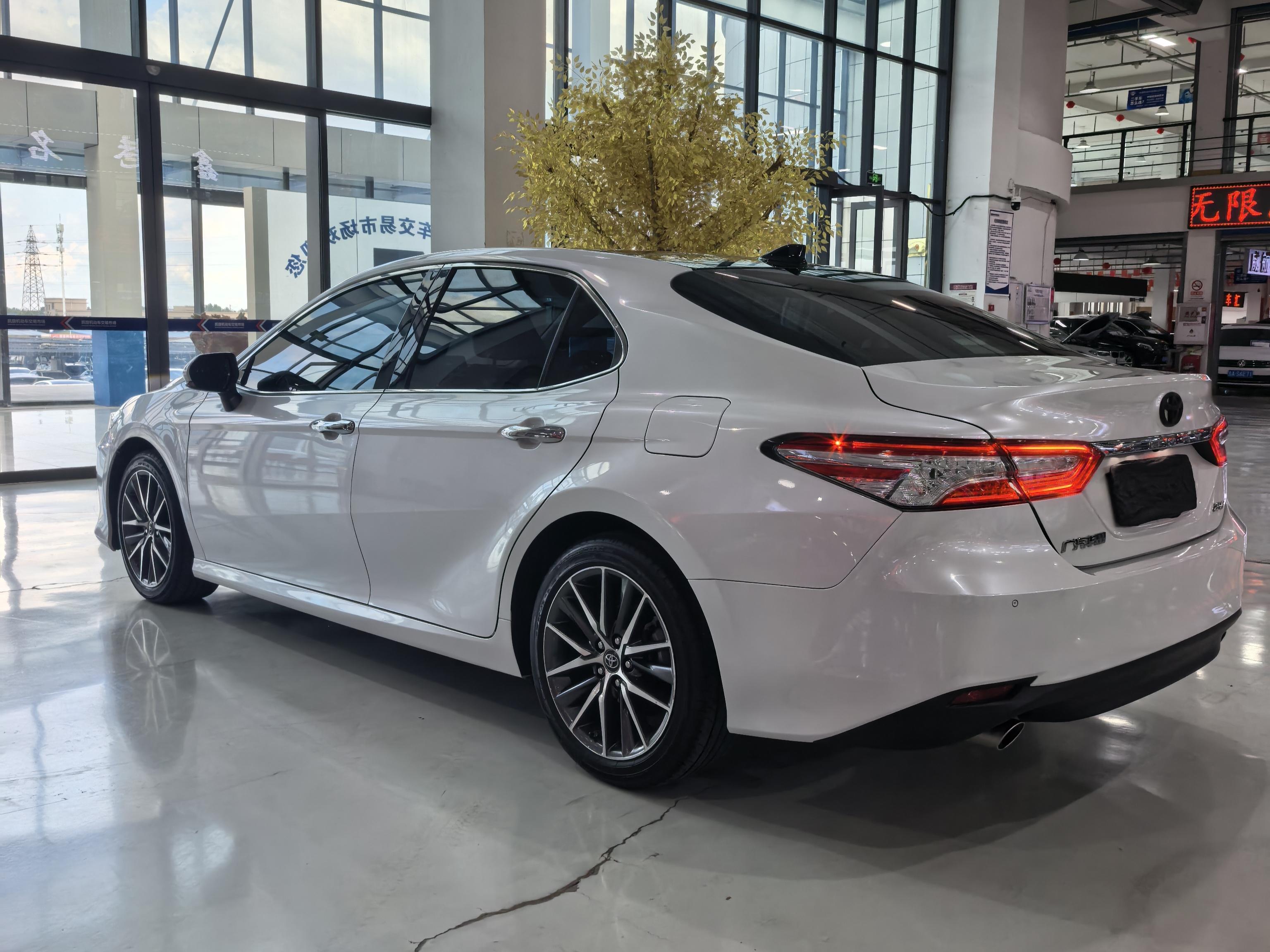 Toyota Camry 2021 thumb 2