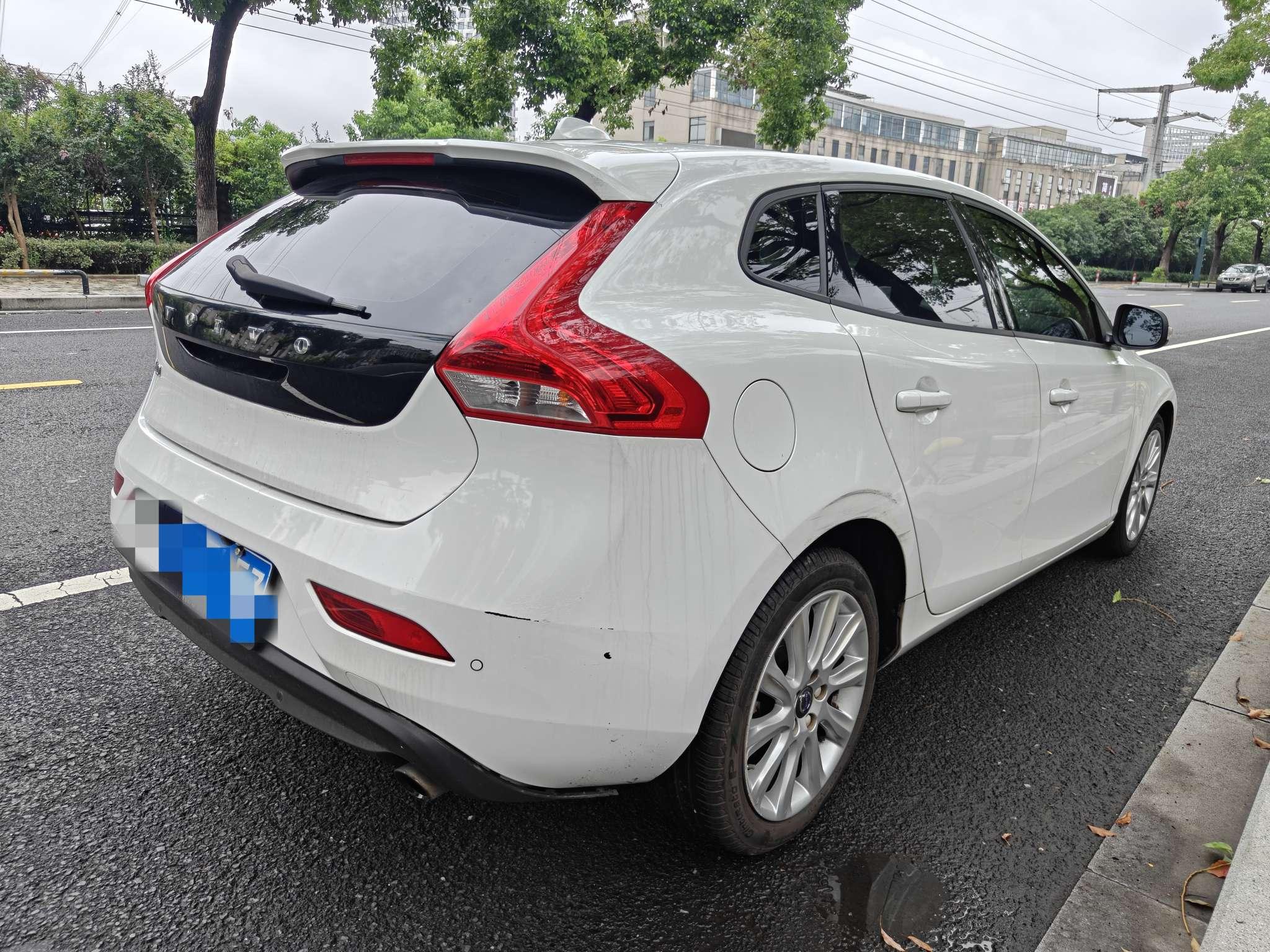 Volvo V40 2015 thumb 4