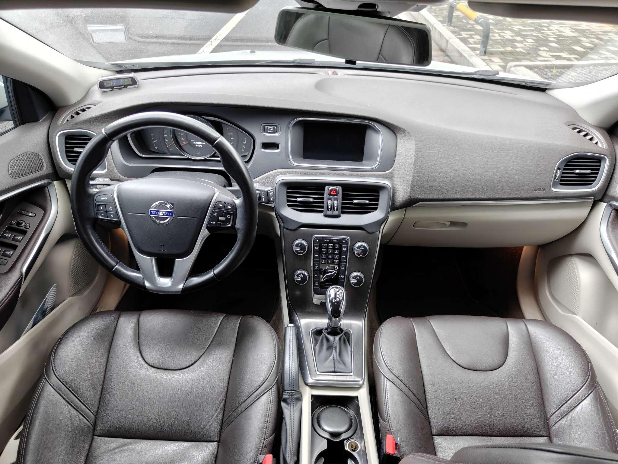 Volvo V40 2015 thumb 5