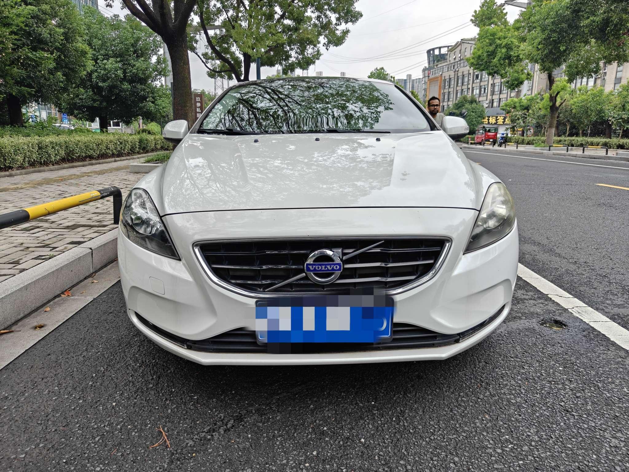 Volvo V40 2015 thumb 9