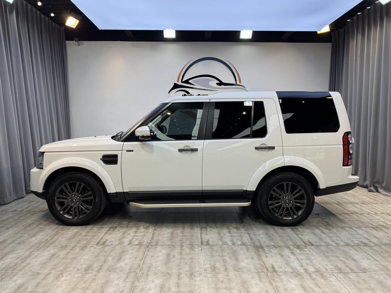 Land Rover Discovery 2016 thumb 2