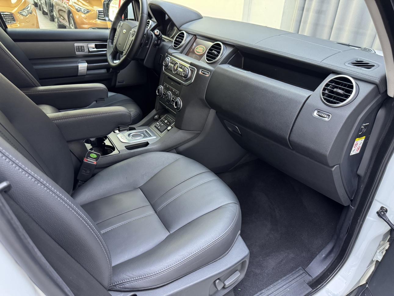 Land Rover Discovery 2016 thumb 7