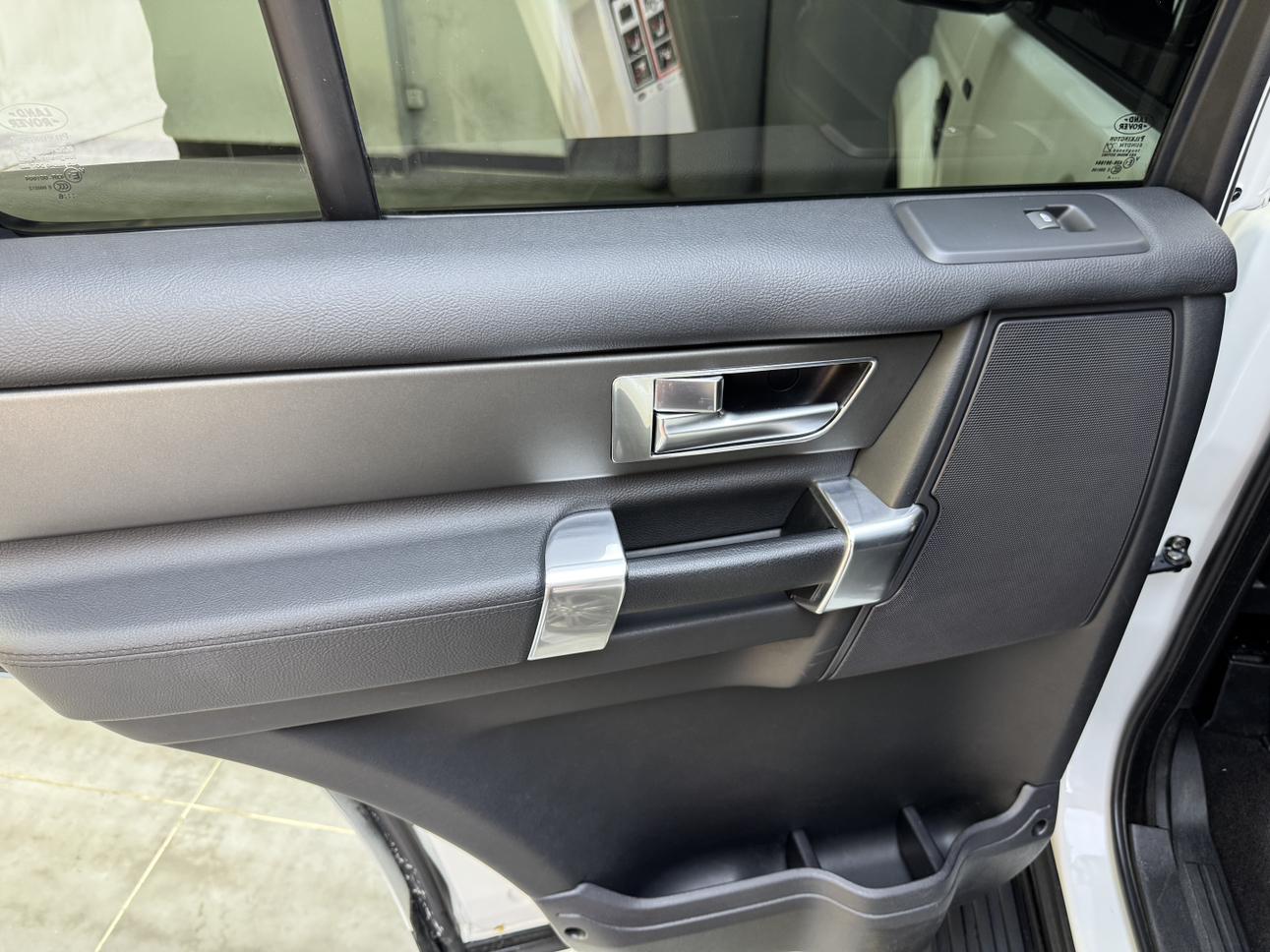 Land Rover Discovery 2016 thumb 9