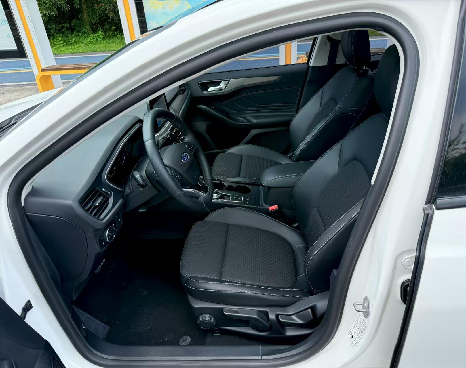 Ford Focus ST 2019 thumb 7
