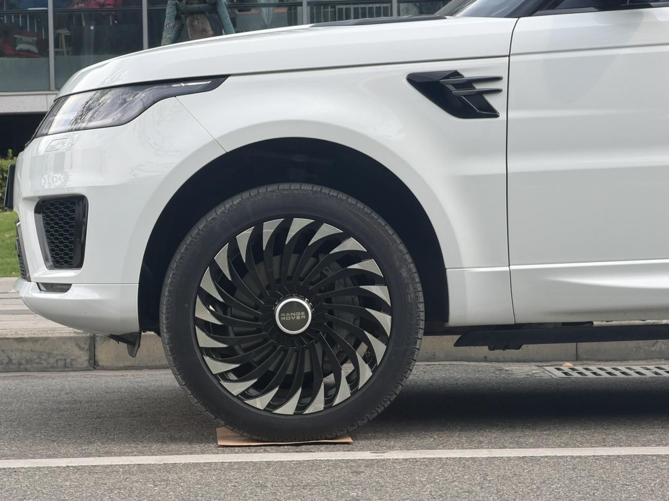 Land Rover Range Rover Sport 2018 thumb 2