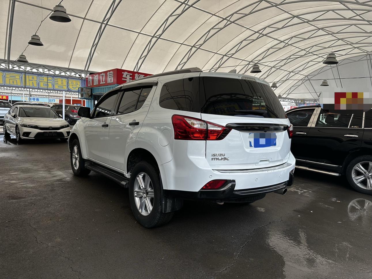 Isuzu MU-X 2017 thumb 2