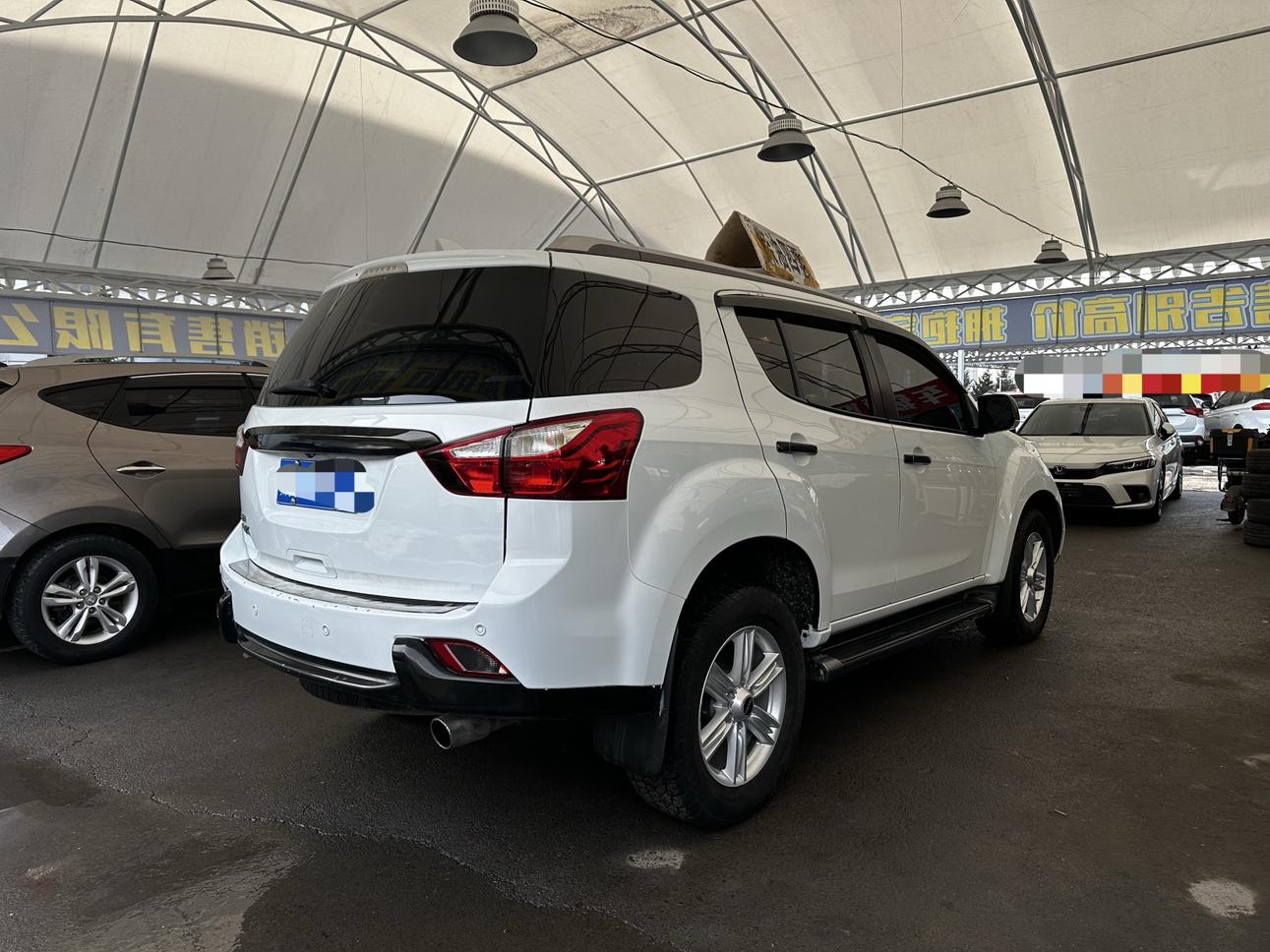 Isuzu MU-X 2017 thumb 4