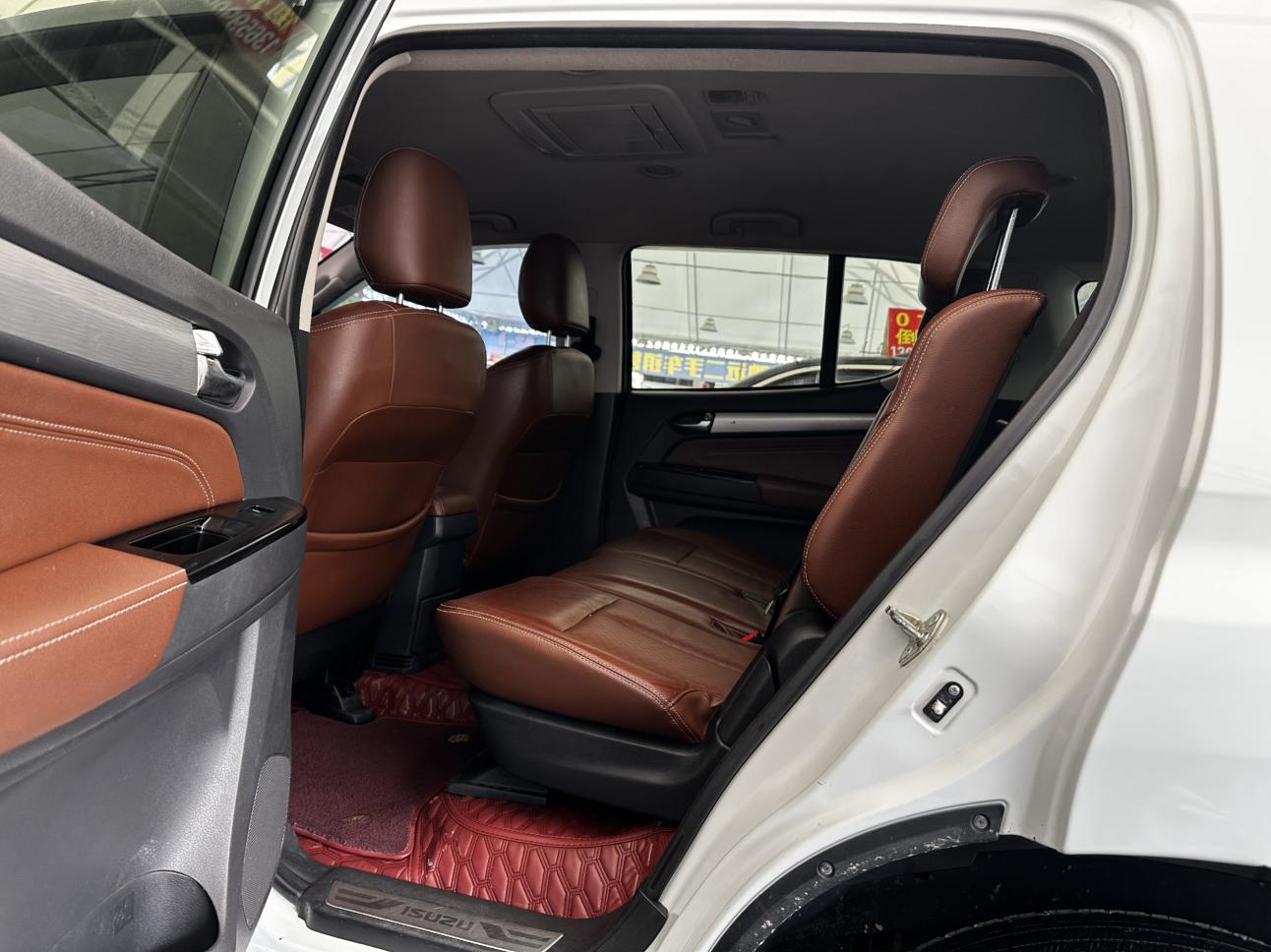 Isuzu MU-X 2017 thumb 8