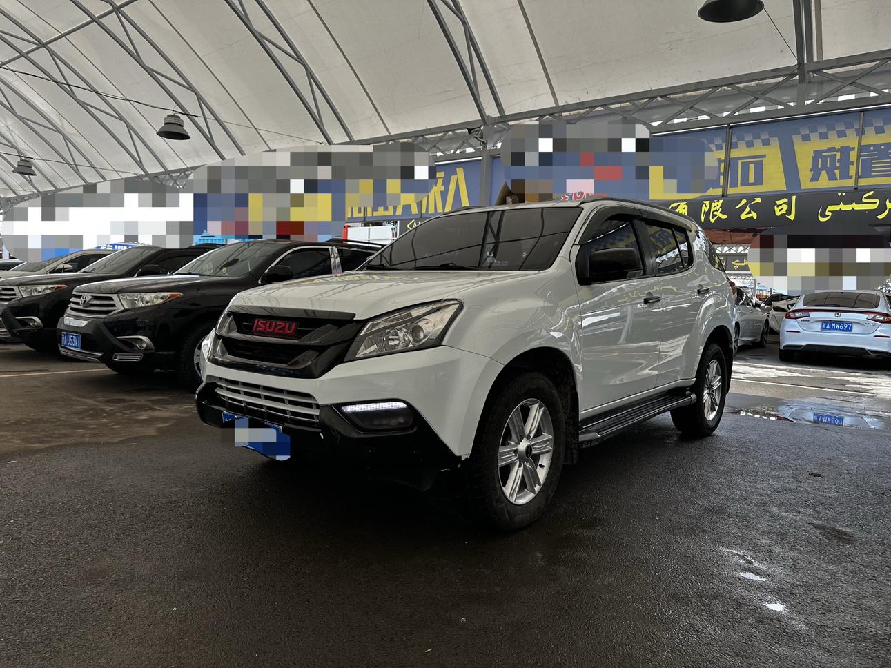 Isuzu MU-X 2017 thumb 10