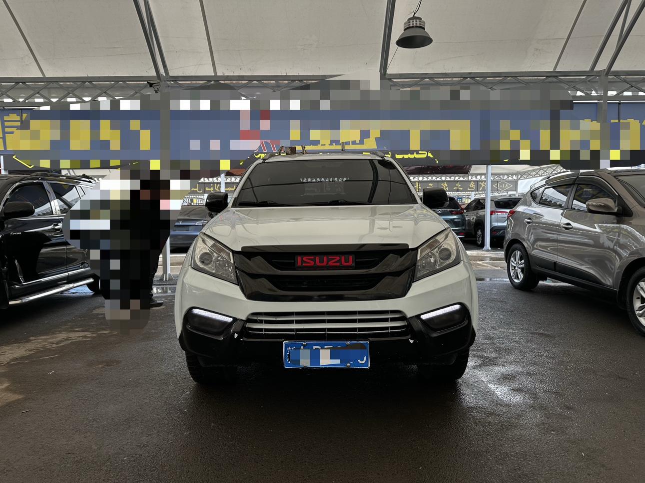 Isuzu MU-X 2017 thumb 11