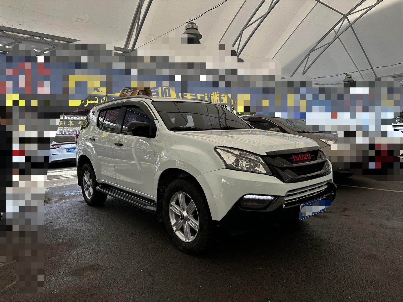 Isuzu MU-X 2017 thumb 12