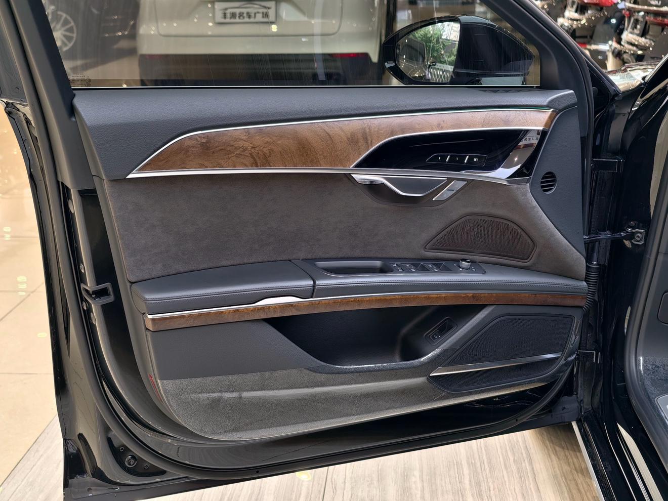 Audi A8 2021 thumb 9